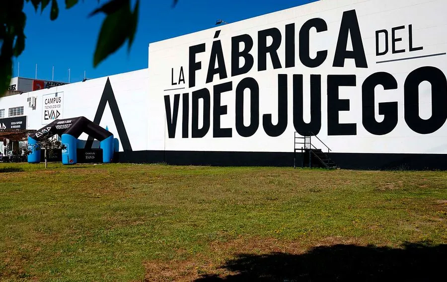 Exterior de La Fábrica del Videojuego, campus de EVAD